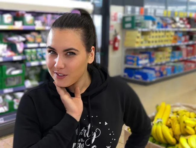  VOM SUPERMARKT-VERKÄUFER dreist in den Arsch gefickt. Mit krasser FOTZEN-ZERSTÖRUNG!